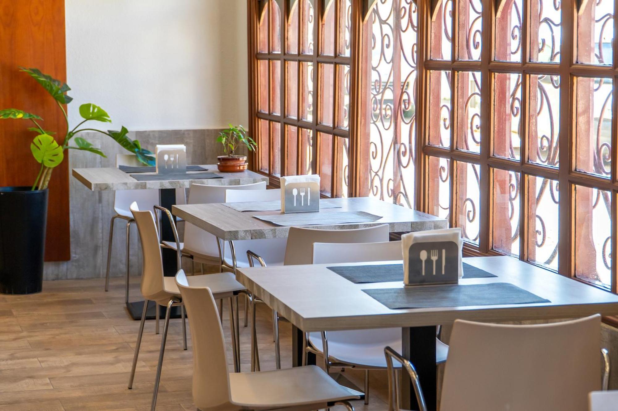 Apartamentos Puerta Del Sur Sevilla Dış mekan fotoğraf