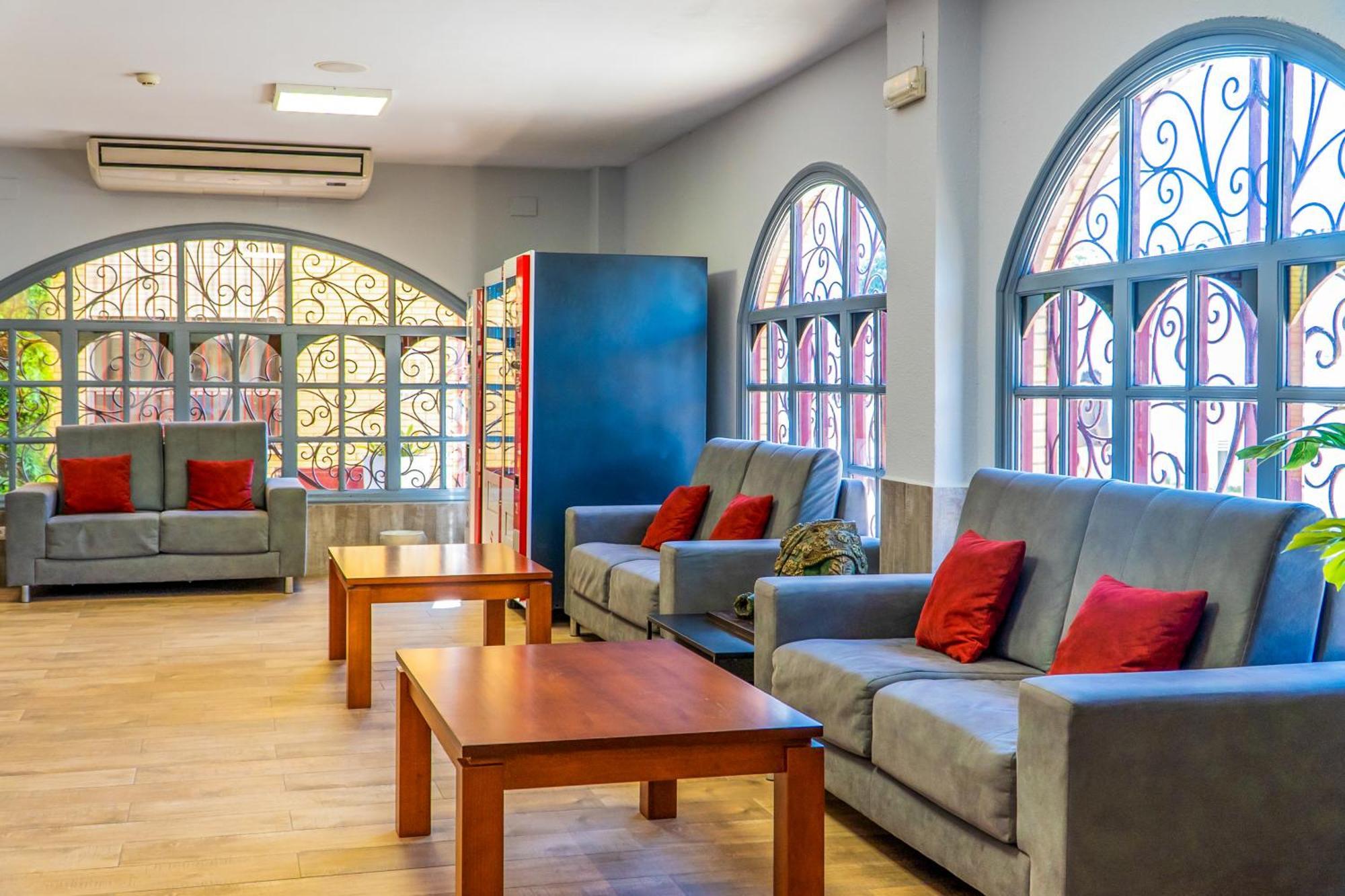 Apartamentos Puerta Del Sur Sevilla Dış mekan fotoğraf