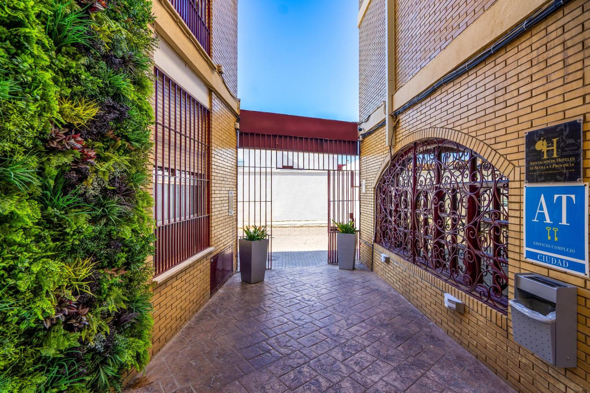 Apartamentos Puerta Del Sur Sevilla Dış mekan fotoğraf